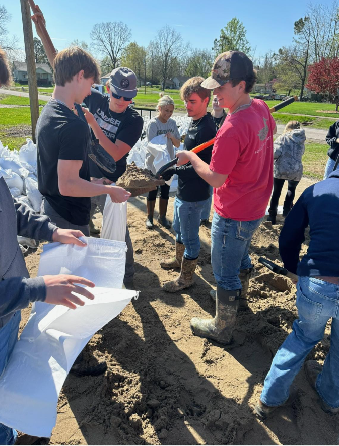 GCHS students help with flood preparation